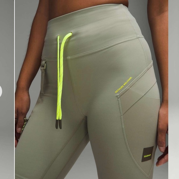 Lululemon Cargo Super-High-Rise Hiking Short 8" - Laurel Green - Picture 5 of 8